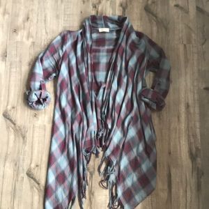 Women’s plaid hi-low shawl